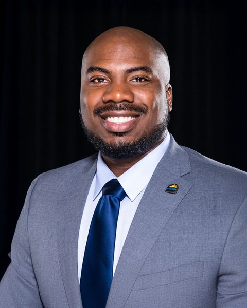 Pòtrè Joshua Antonio Simmons
