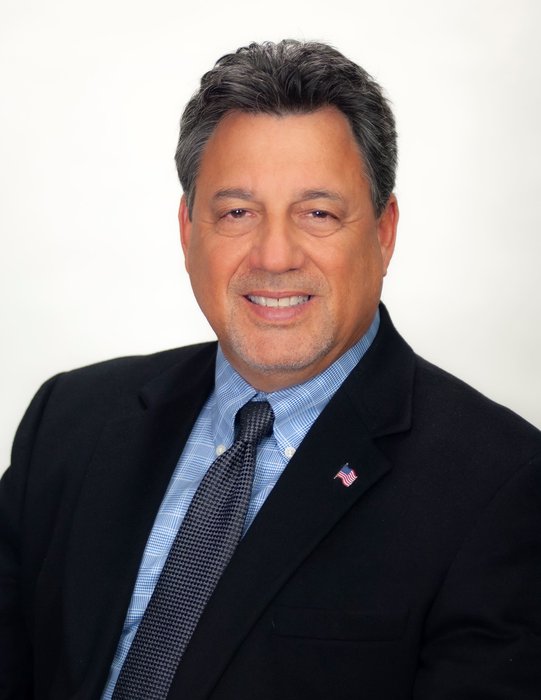 Pòtrè Randolph "Randy" Strauss