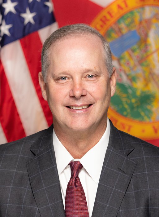 Pòtrè Wilton Simpson